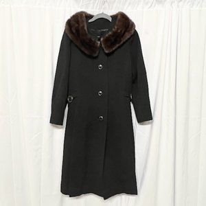 Fashionbilt vintage wool with fur collar